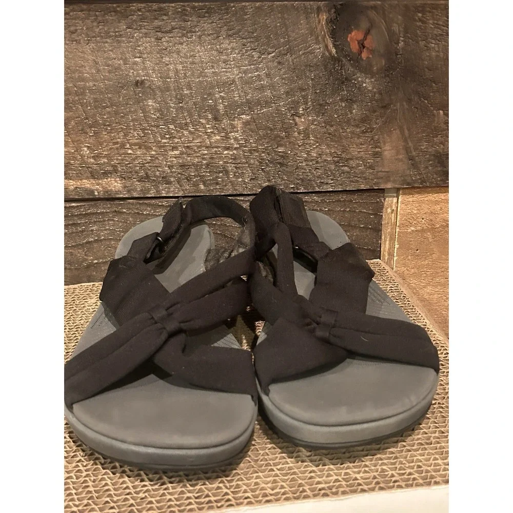 Clarks Cloudsteppers Aria Belle woman's 8.5 Black Soft Wedge Cushion Sandals‎